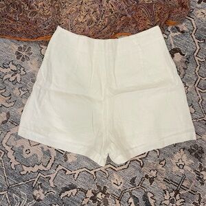 DISSH LINEN SHORTS